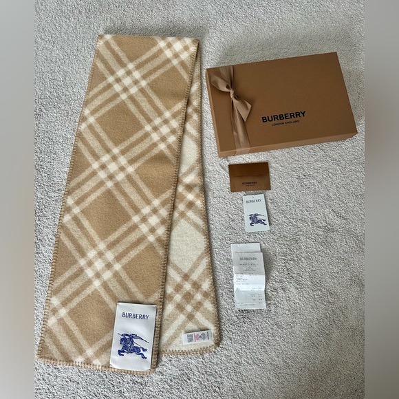 brand new Burberry beige wool scarf Item 80792511 - Picture 1 of 10